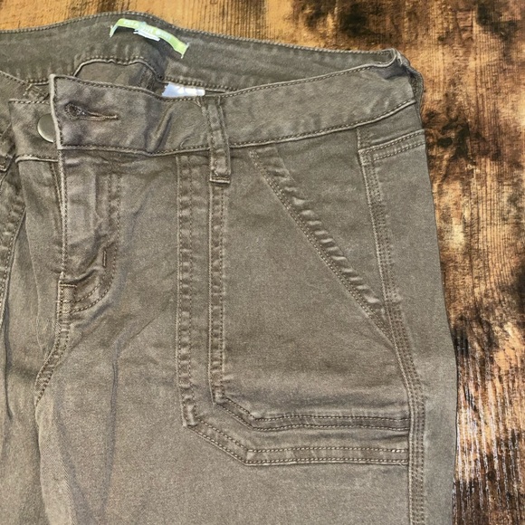 Gianni Bini size 29 skinny cargo pants with pockets - Picture 5 of 6